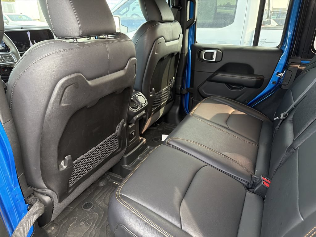 Used 2024 Jeep Wrangler Unlimited Sahara w/ Technology Group AWD/4WD image 6