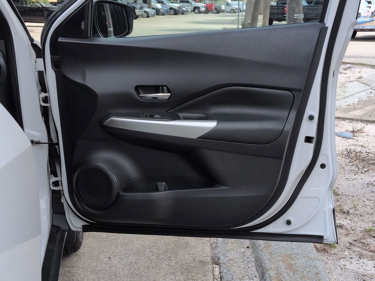 Used 2020 Nissan Kicks SR w/ SR Premium Package FWD image 20