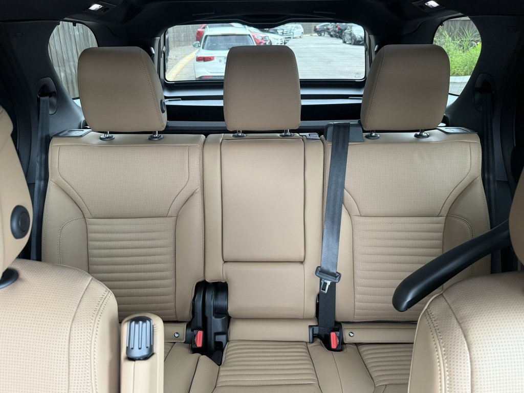 New 2025 Land Rover Discovery Dynamic SE image 34