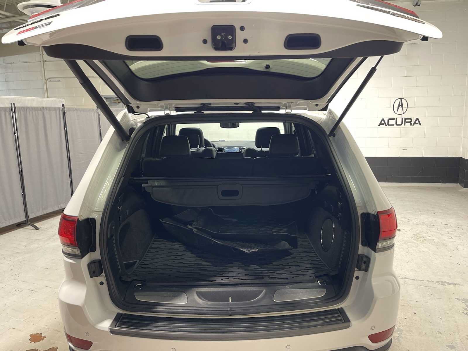 Used 2020 Jeep Grand Cherokee Trailhawk AWD/4WD image 19