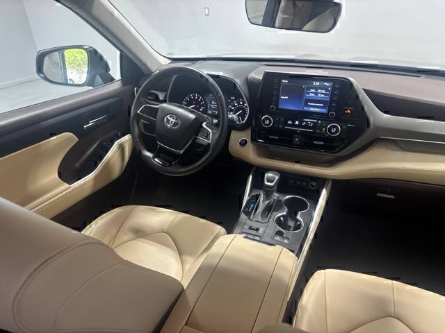 Used 2021 Toyota Highlander XLE AWD/4WD image 26