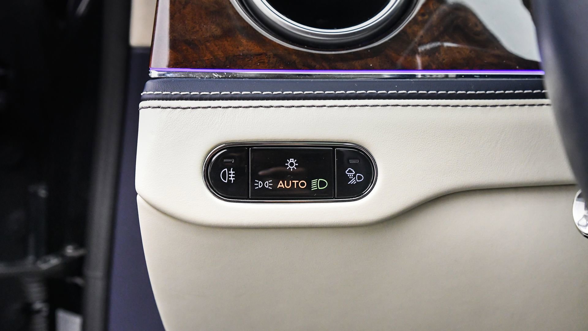 Certified 2024 Bentley Flying Spur Mulliner image 34