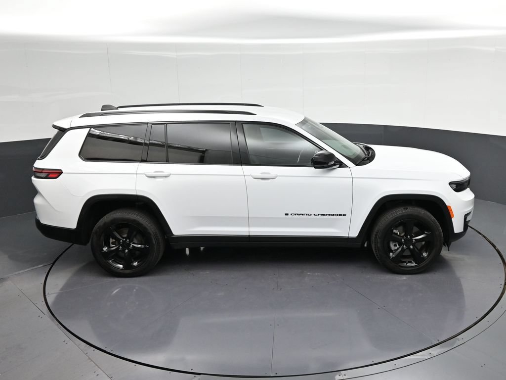 Used 2025 Jeep Grand Cherokee L Limited w/ Black Appearance Package RWD image 21