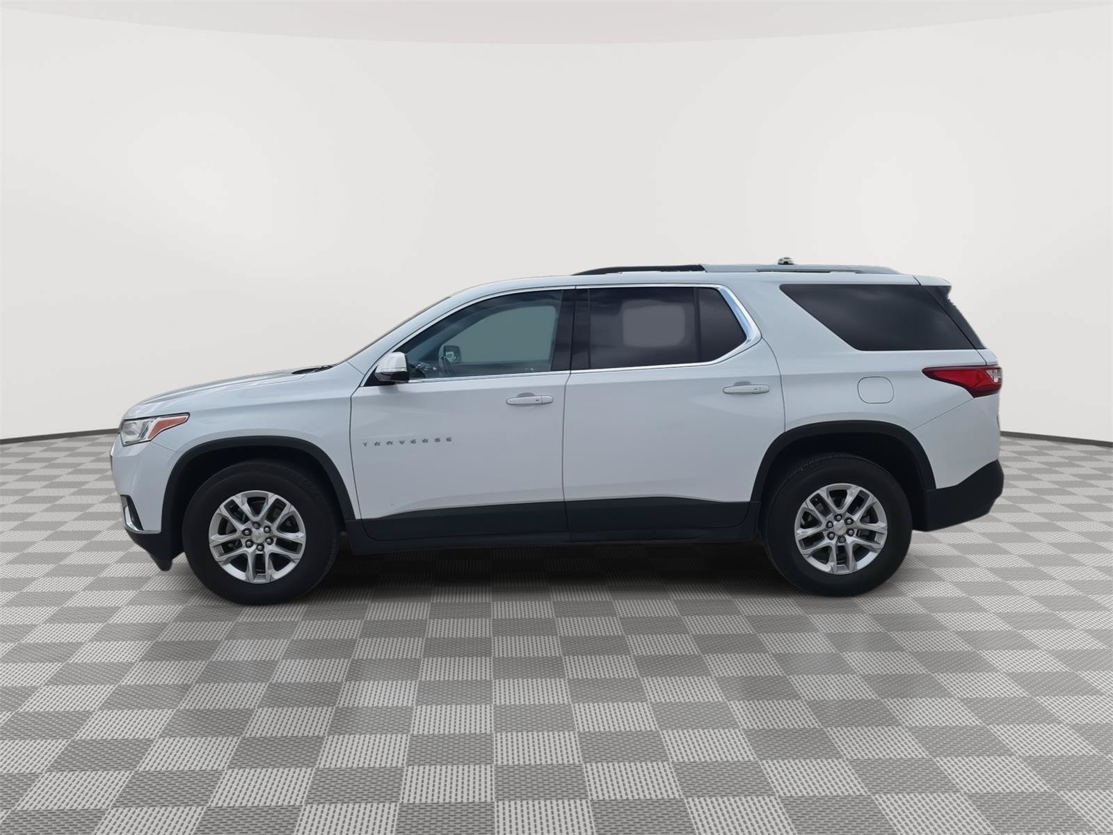 Used 2018 Chevrolet Traverse LT FWD image 3