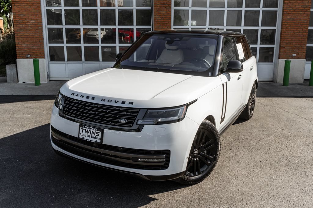 Used 2023 Land Rover Range Rover SE AWD/4WD image 2