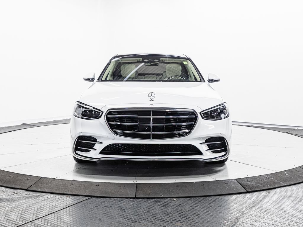 Used 2025 Mercedes-Benz S 580e 4MATIC Sedan video 2