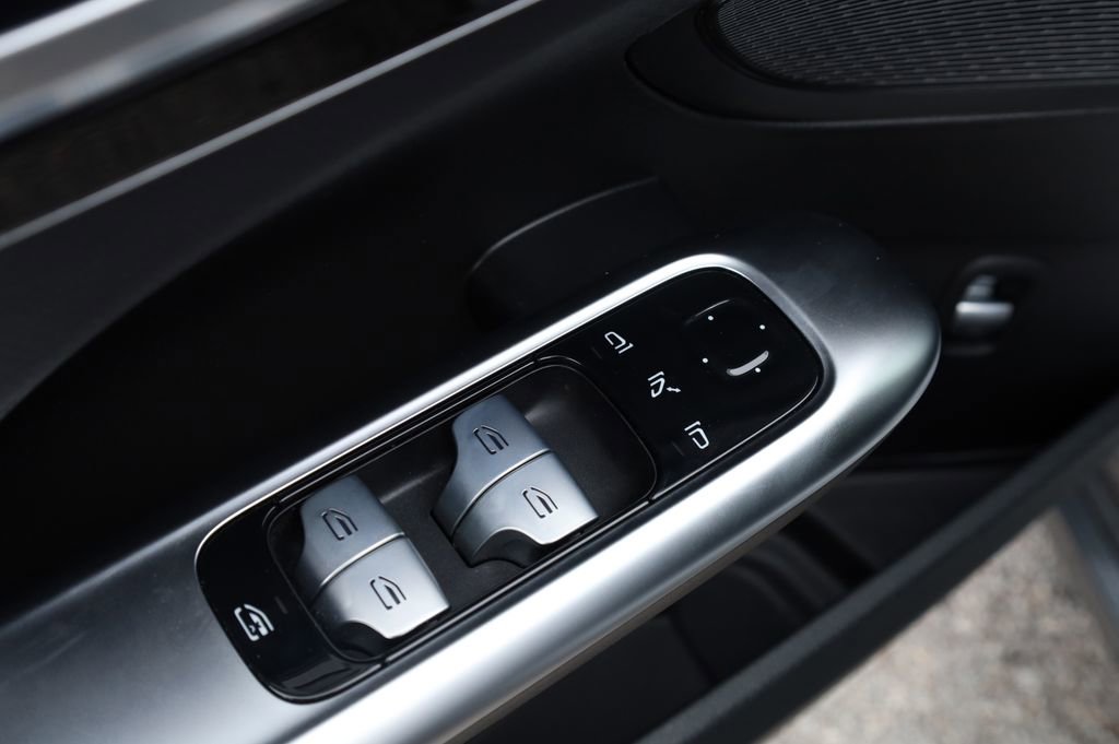 Used 2024 Mercedes-Benz C 300 Sedan image 19