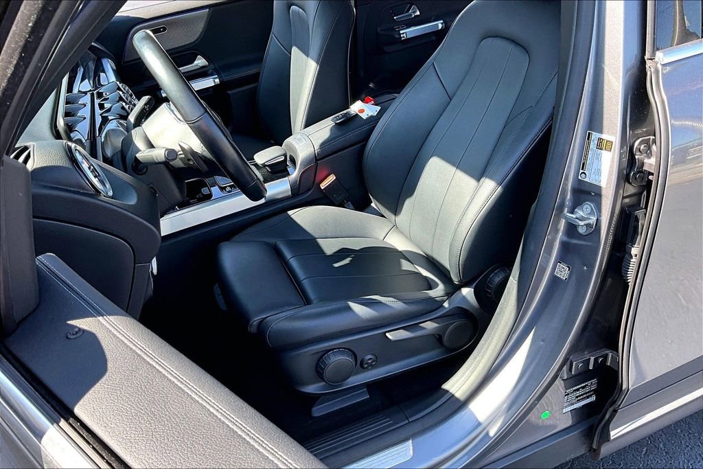 Used 2022 Mercedes-Benz EQB 350 4MATIC image 21