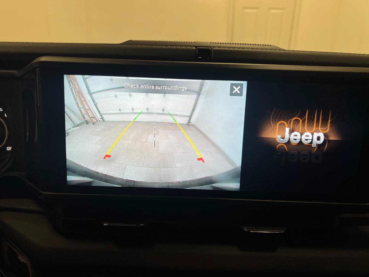 Used 2025 Jeep Wrangler Unlimited Sahara AWD/4WD image 46