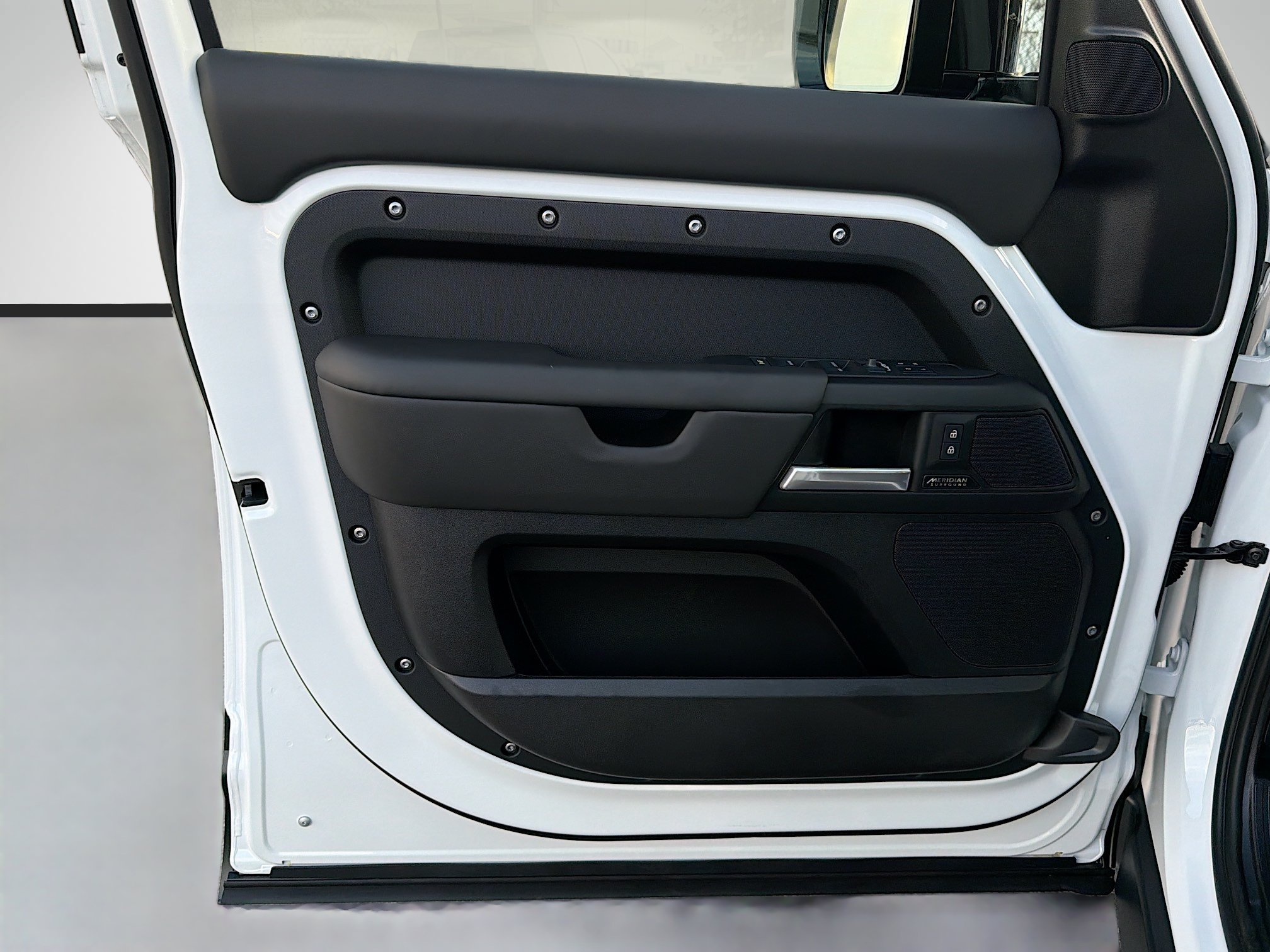 New 2026 Land Rover Defender 110 X-Dynamic SE AWD/4WD image 21