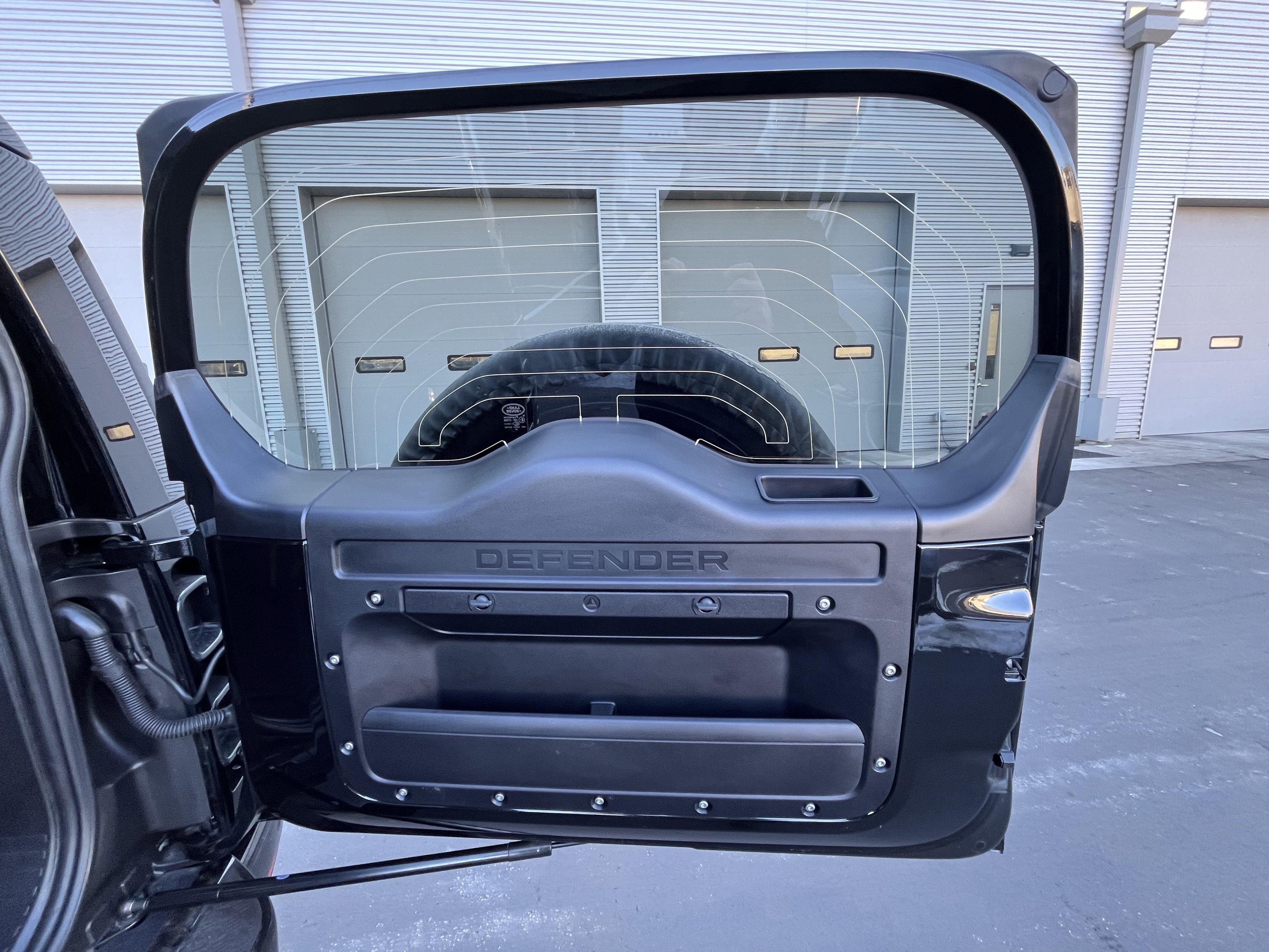 Used 2024 Land Rover Defender 110 V8 image 33