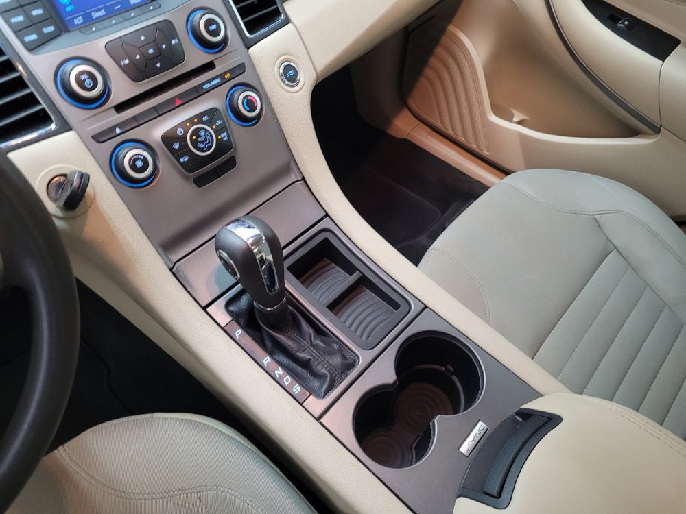 Used 2017 Ford Taurus SE FWD image 26
