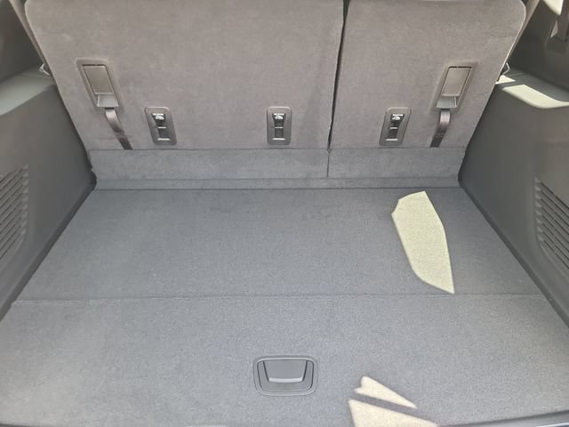 New 2026 Chevrolet Suburban LS w/ LPO, Dark Essentials Package RWD image 9