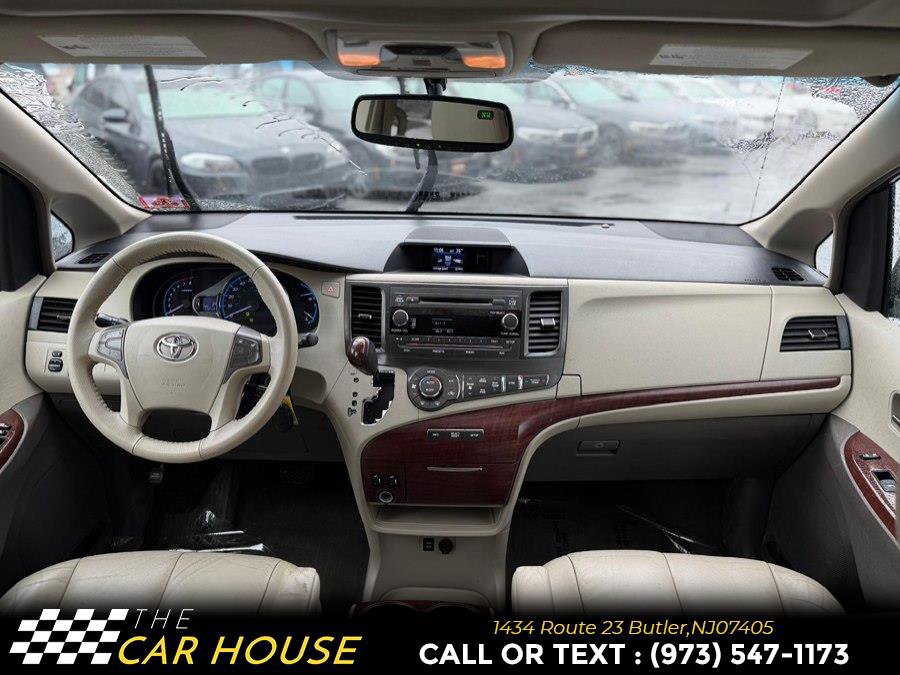 Used 2013 Toyota Sienna XLE image 23