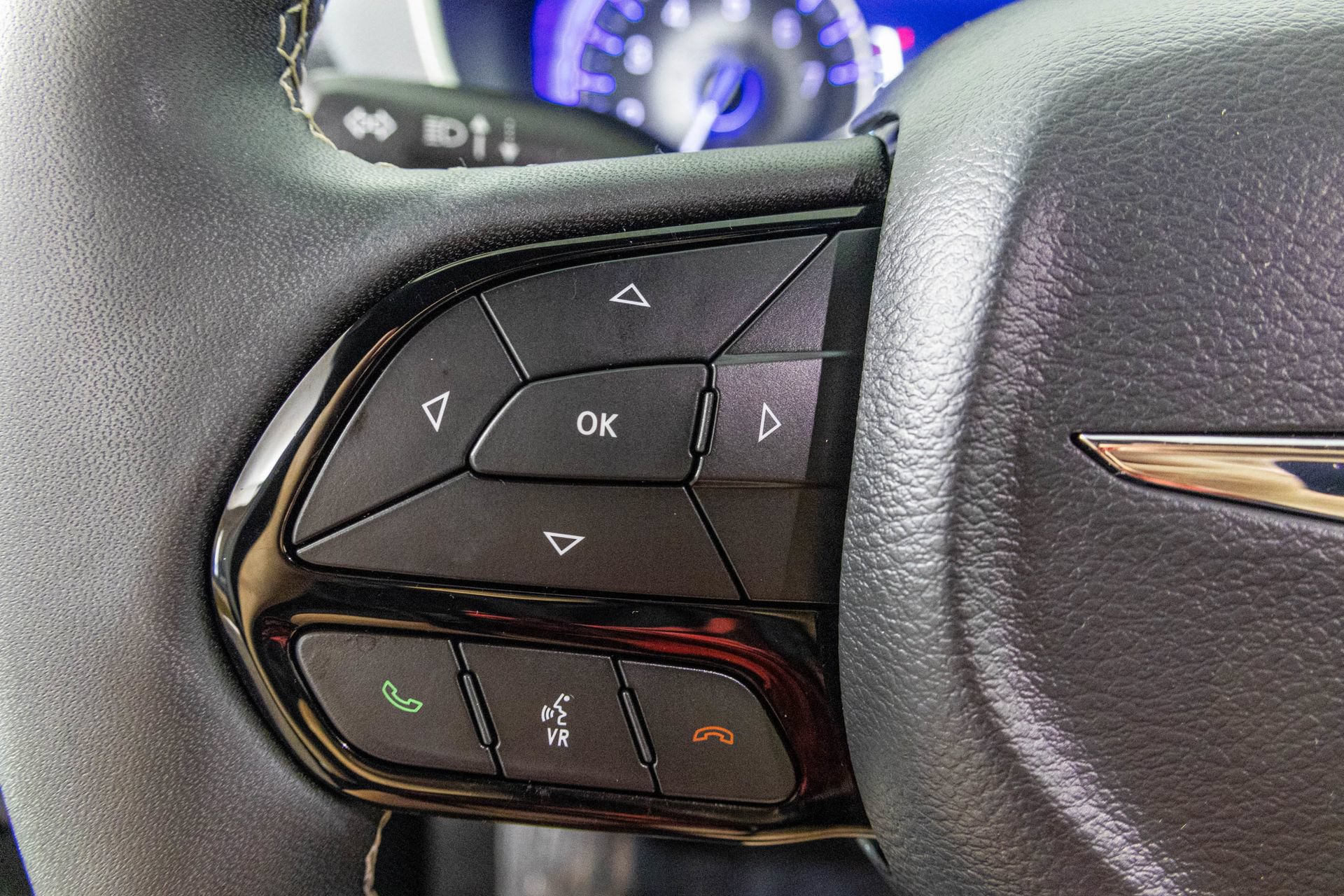 Used 2023 Chrysler Pacifica Touring FWD image 31