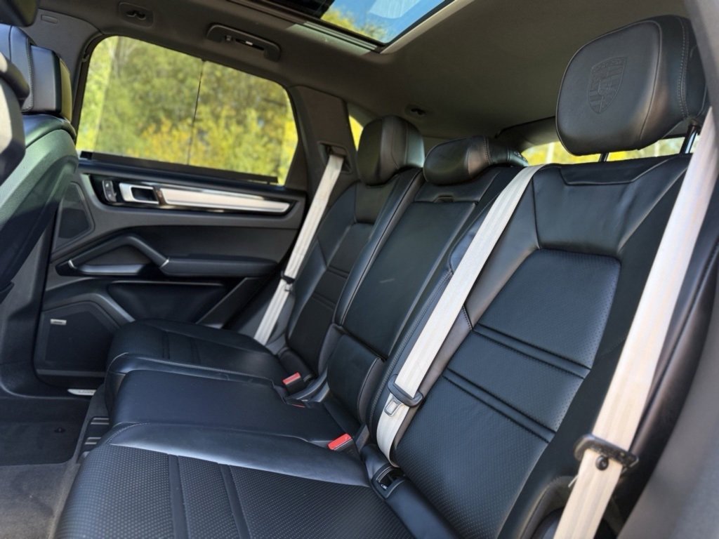 Used 2023 Porsche Cayenne image 28