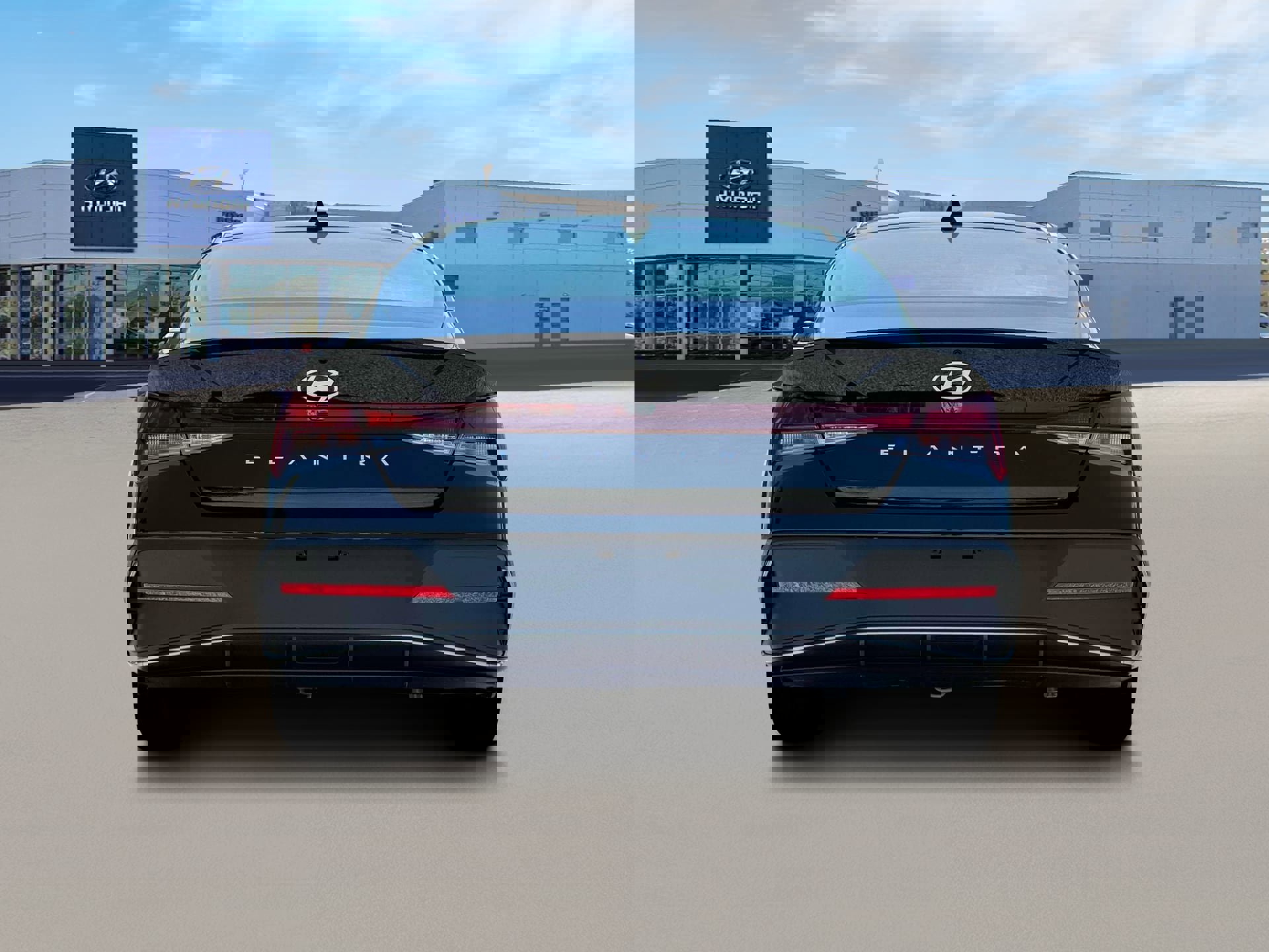 Used 2025 Hyundai Elantra Sport image 4