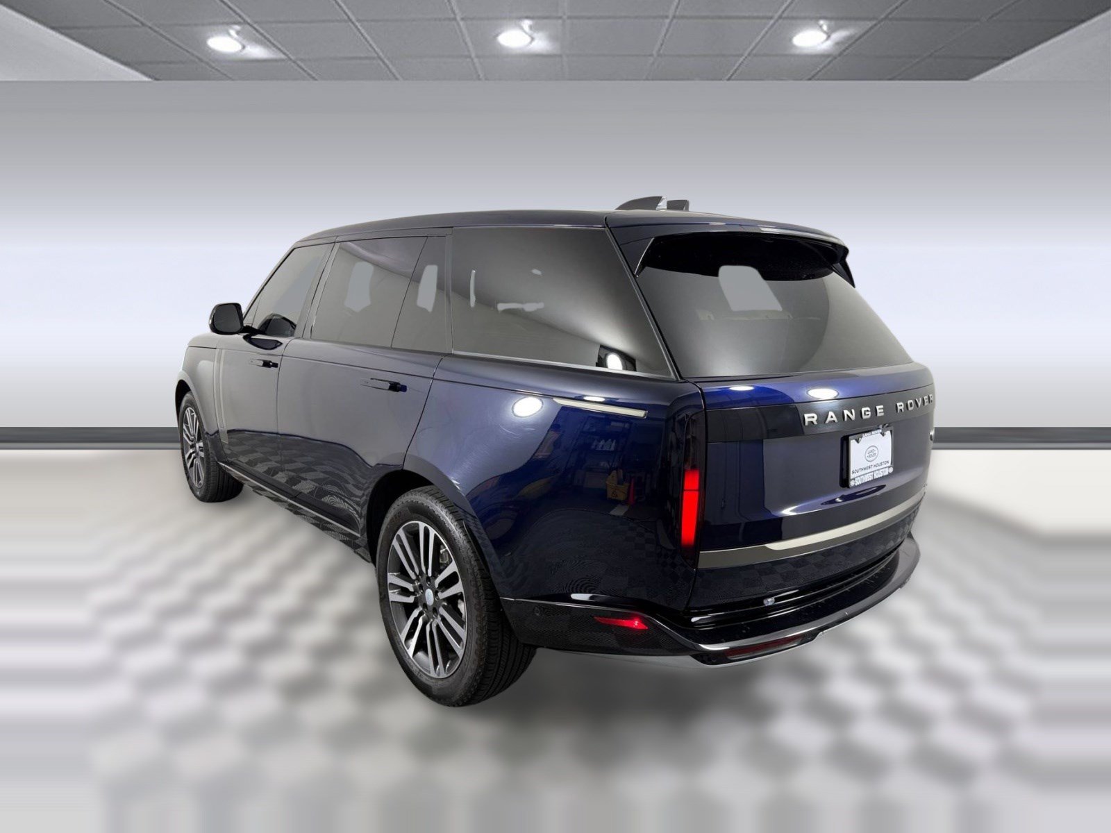 Used 2023 Land Rover Range Rover Long Wheelbase SE AWD/4WD image 3