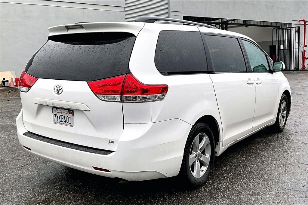 Used 2012 Toyota Sienna LE image 4