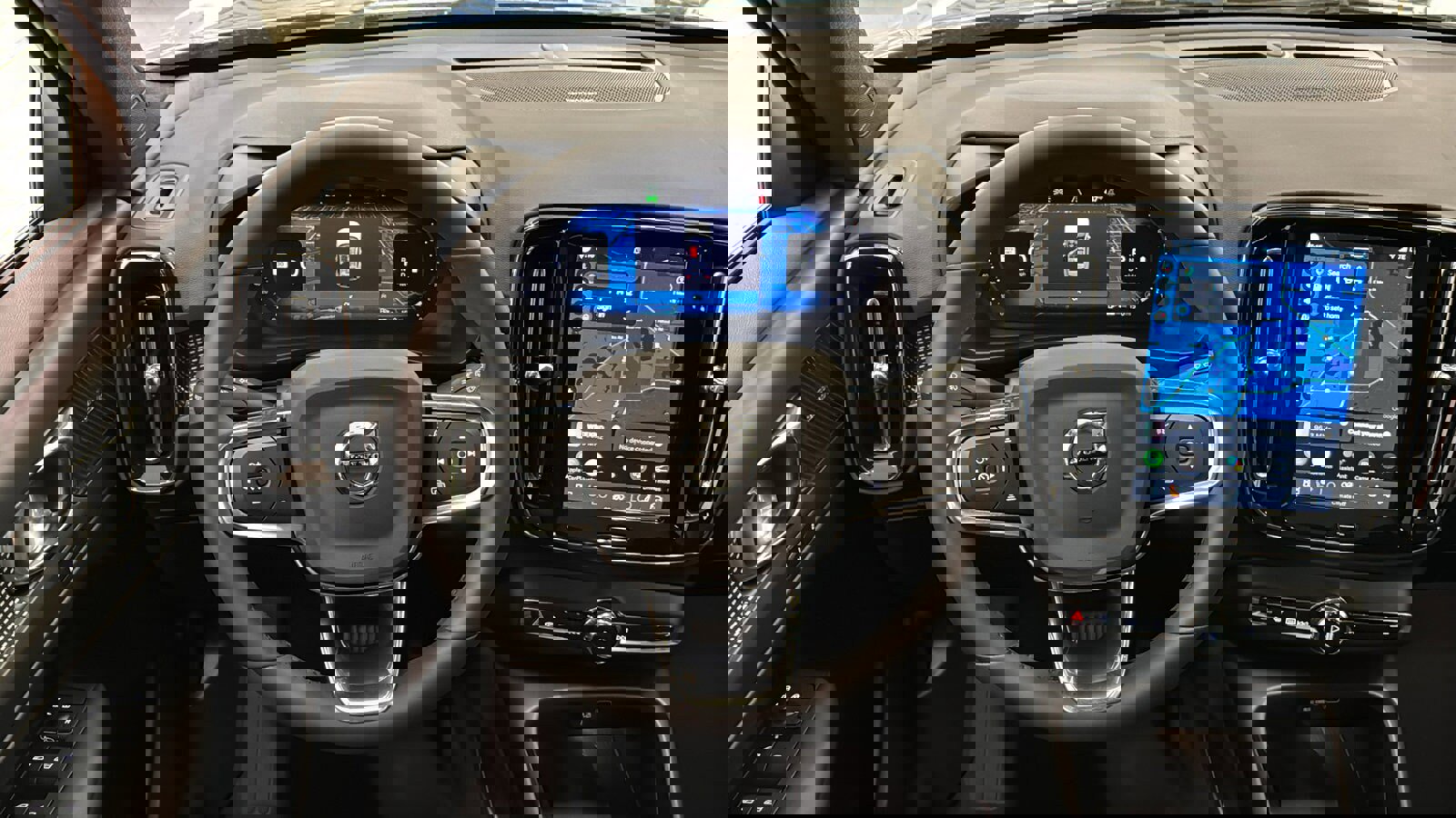 Used 2023 Volvo XC40 B5 Ultimate w/ Climate Package image 12