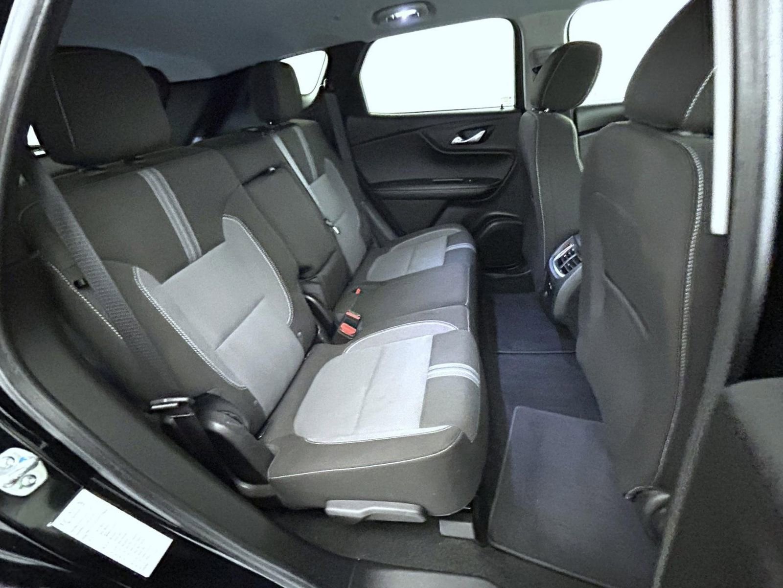 Used 2025 Chevrolet Blazer LT AWD/4WD image 18