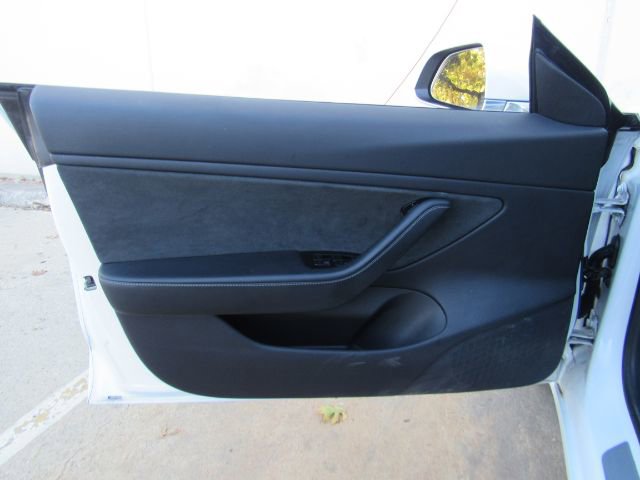 Used 2019 Tesla Model 3 Standard Range image 13