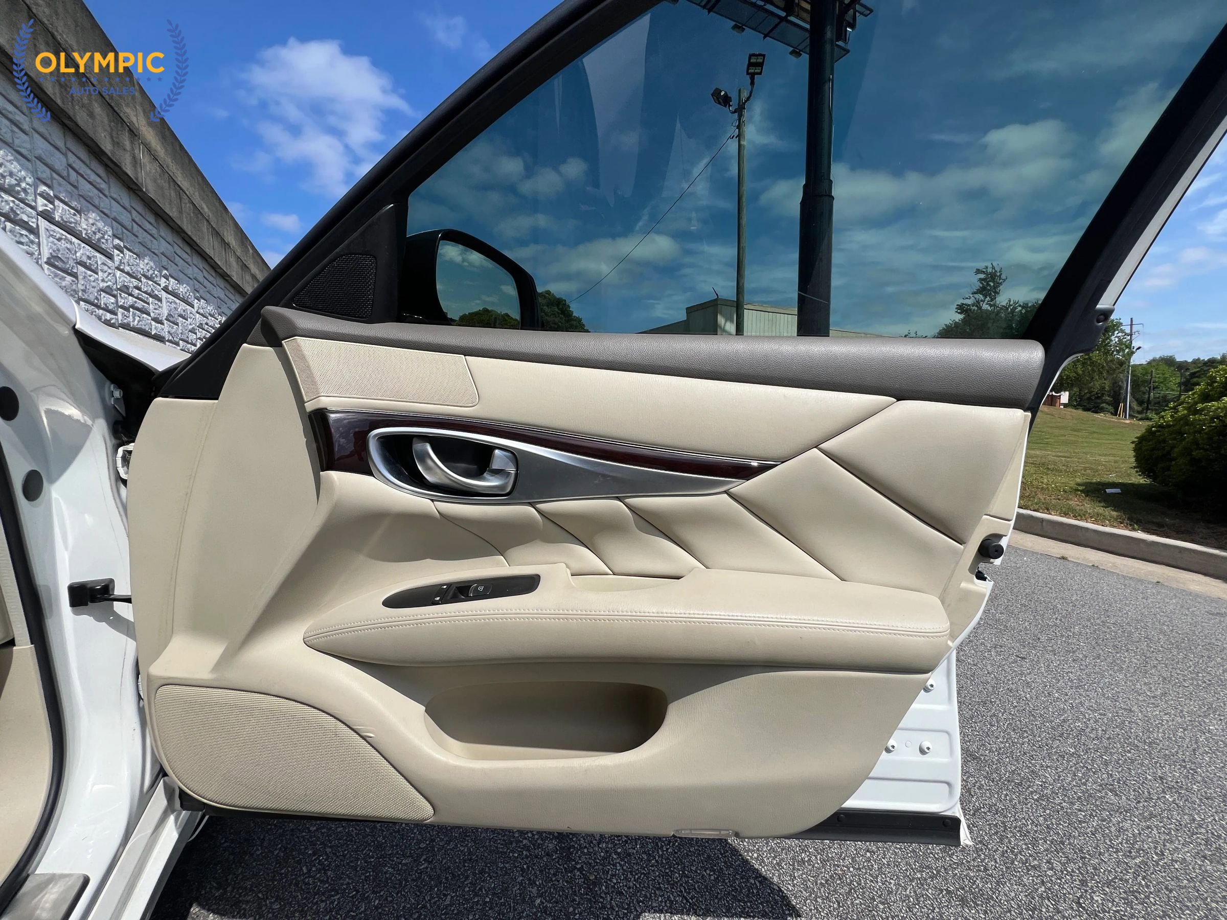 Used 2015 INFINITI Q70 3.7 RWD image 48