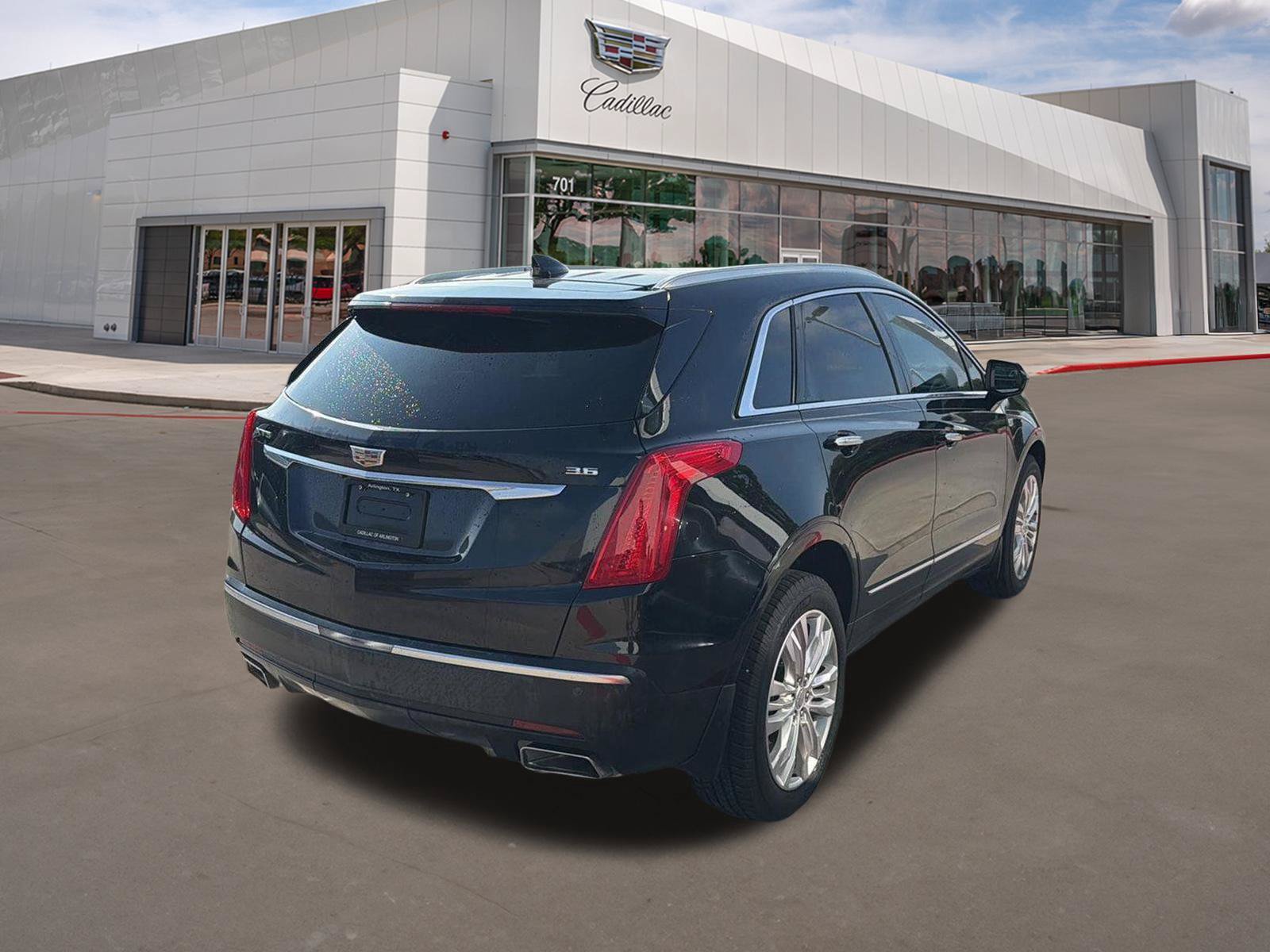 Used 2017 Cadillac XT5 Premium Luxury FWD image 4