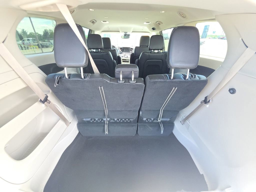 Used 2024 Chrysler Pacifica Touring-L FWD image 13
