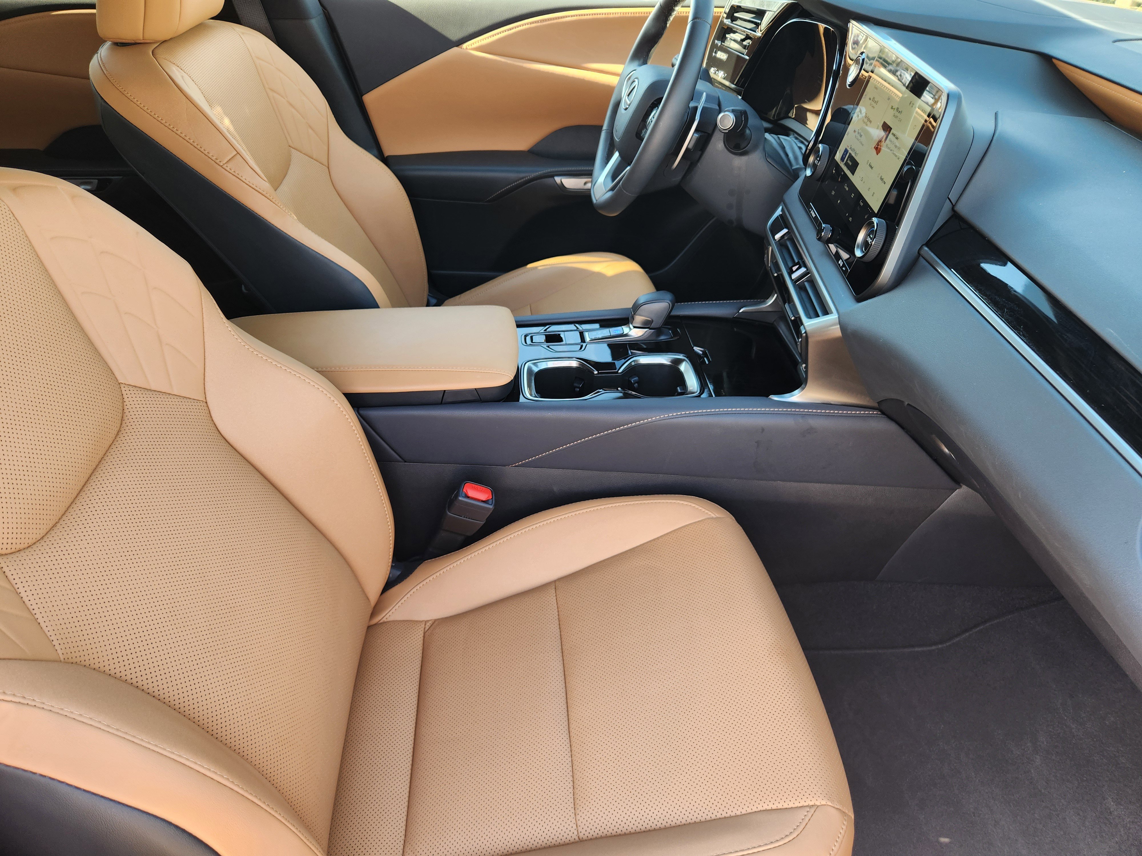 Used 2025 Lexus RX 350 FWD w/ Technology Package image 18