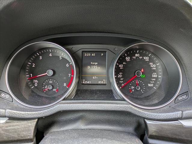 Used 2018 Volkswagen Passat 2.0T SEL Premium image 11