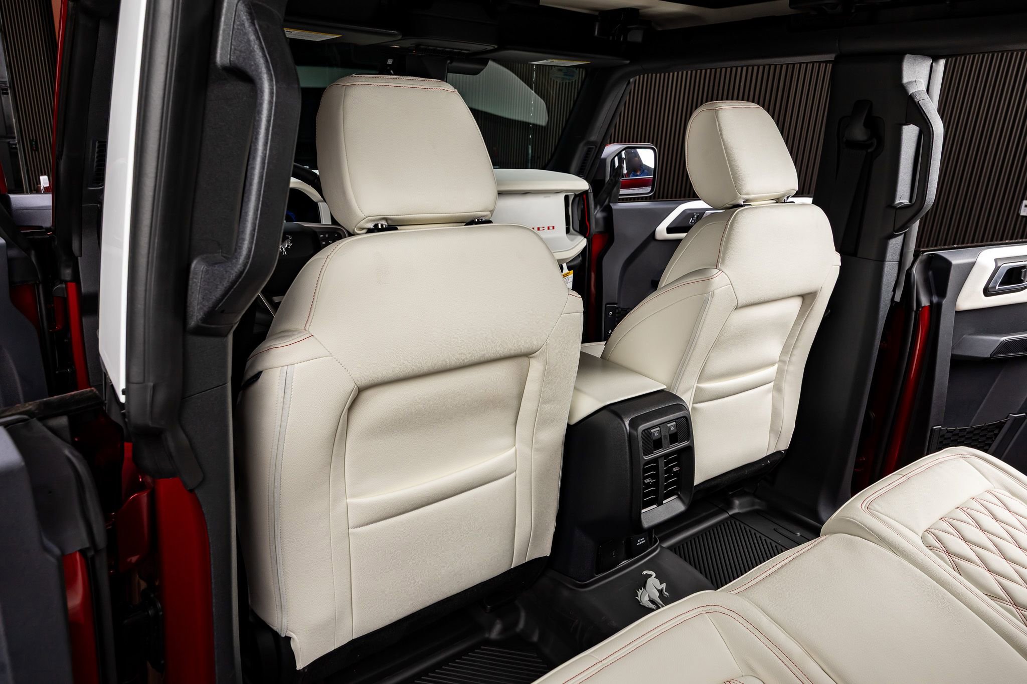 Used 2025 Ford Bronco Heritage Edition AWD/4WD image 33