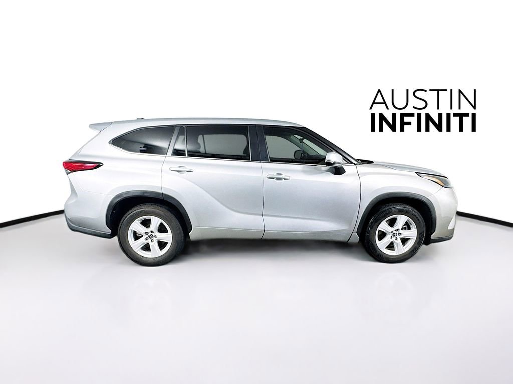 Used 2023 Toyota Highlander LE FWD image 8