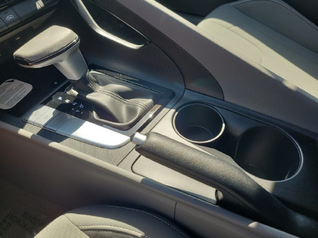 New 2026 Hyundai Elantra Sport FWD image 17