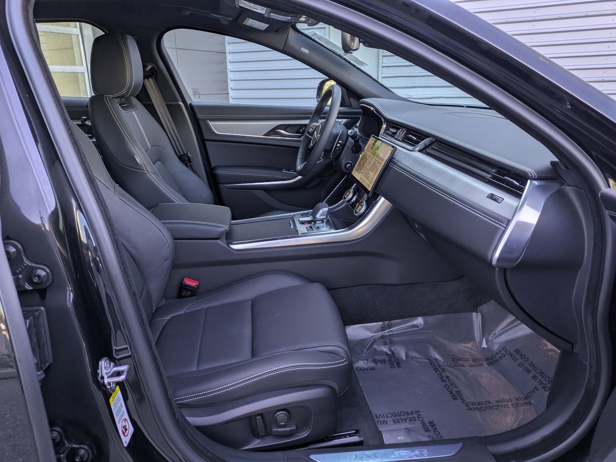 Used 2024 Jaguar XF R-Dynamic SE AWD/4WD image 31