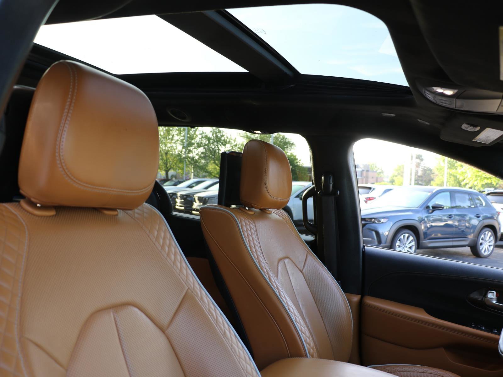 Used 2022 Chrysler Pacifica Pinnacle FWD image 7