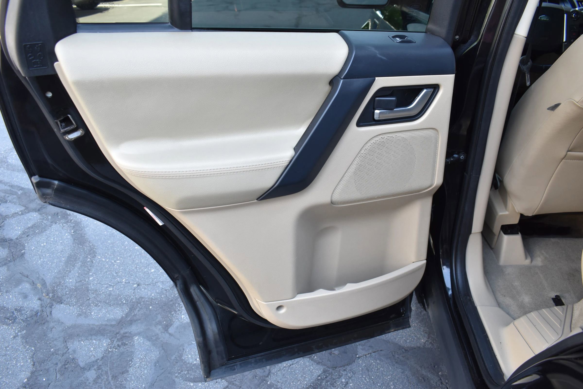 Used 2013 Land Rover LR2 HSE image 16