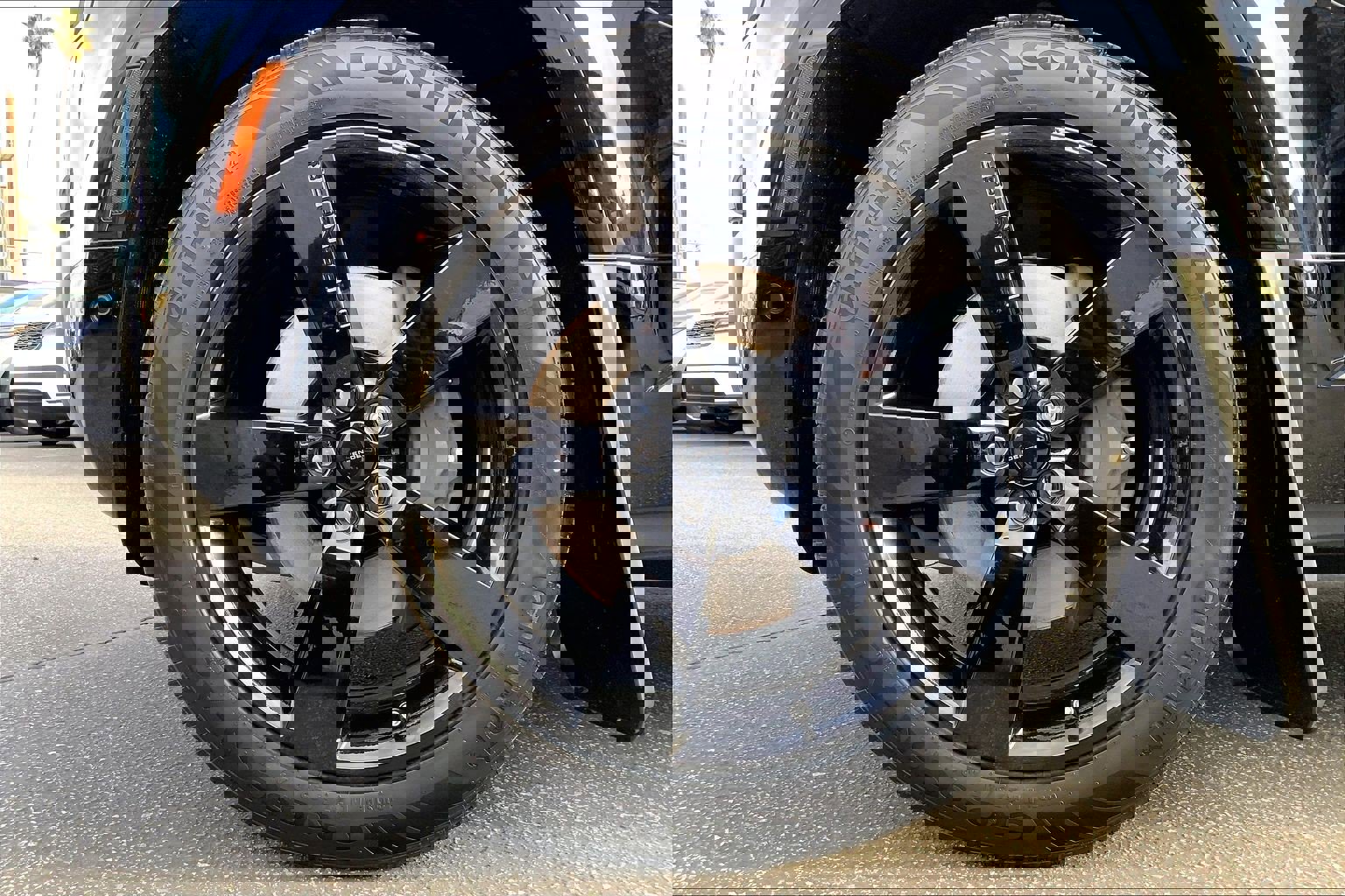 New 2026 Land Rover Defender 130 X-Dynamic SE image 17