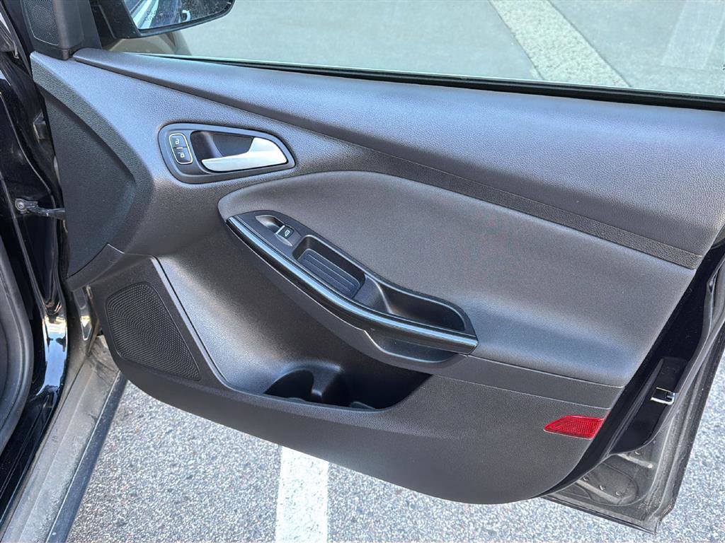 Used 2016 Ford Focus Titanium w/ Titanium Technology Package image 16