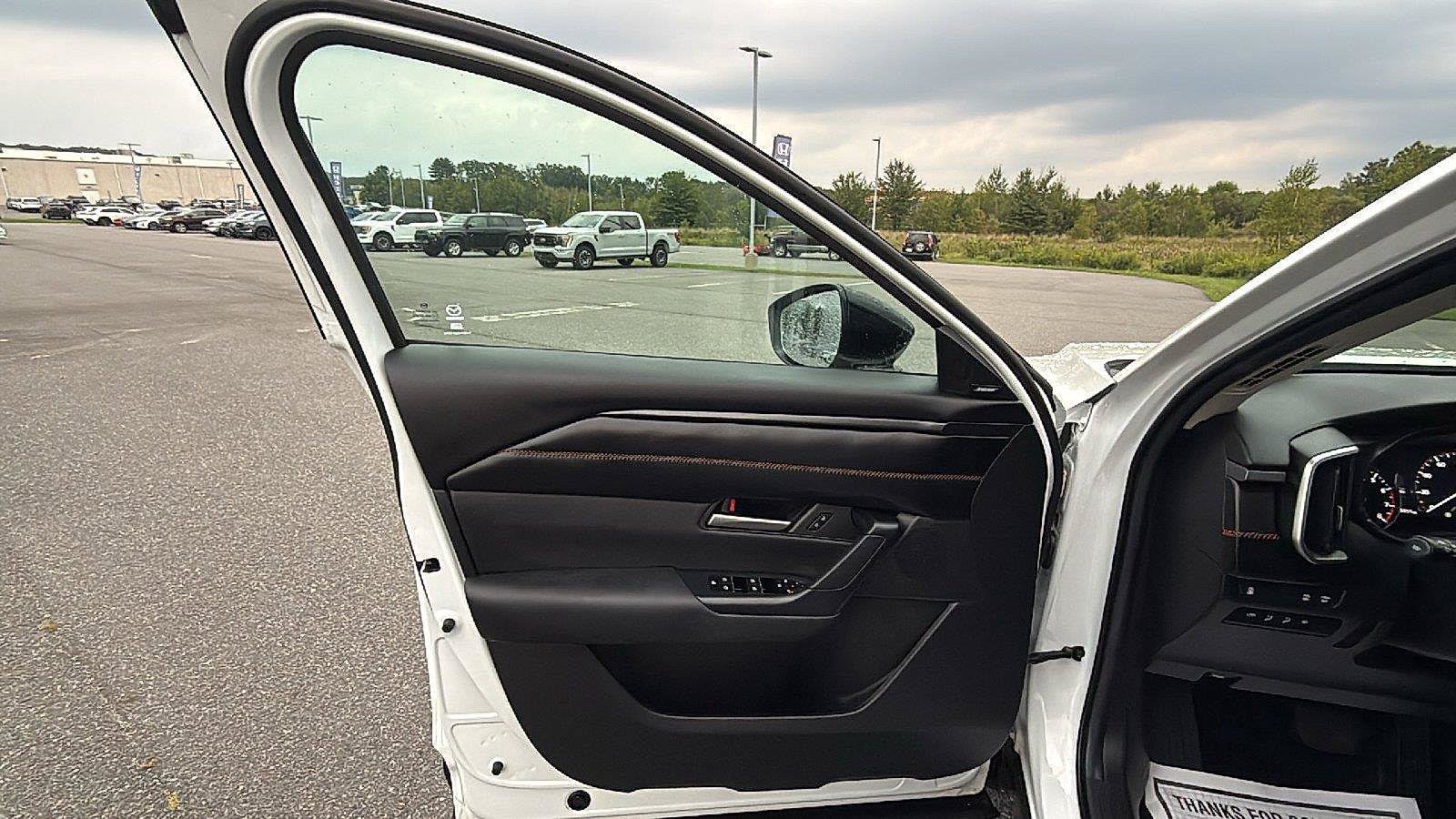 Used 2025 MAZDA CX-50 AWD 2.5 Turbo w/ Premium Pkg image 22