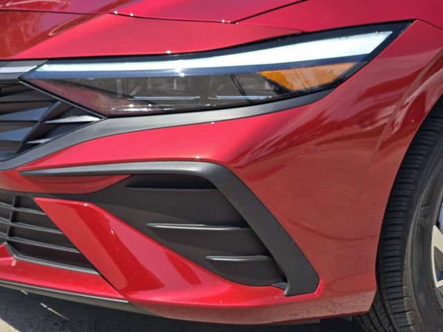 Certified 2025 Hyundai Elantra Sport FWD image 9