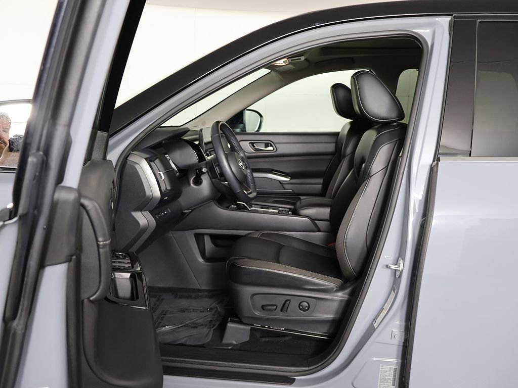 Used 2024 Nissan Pathfinder SL w/ SL Premium Package AWD/4WD image 31