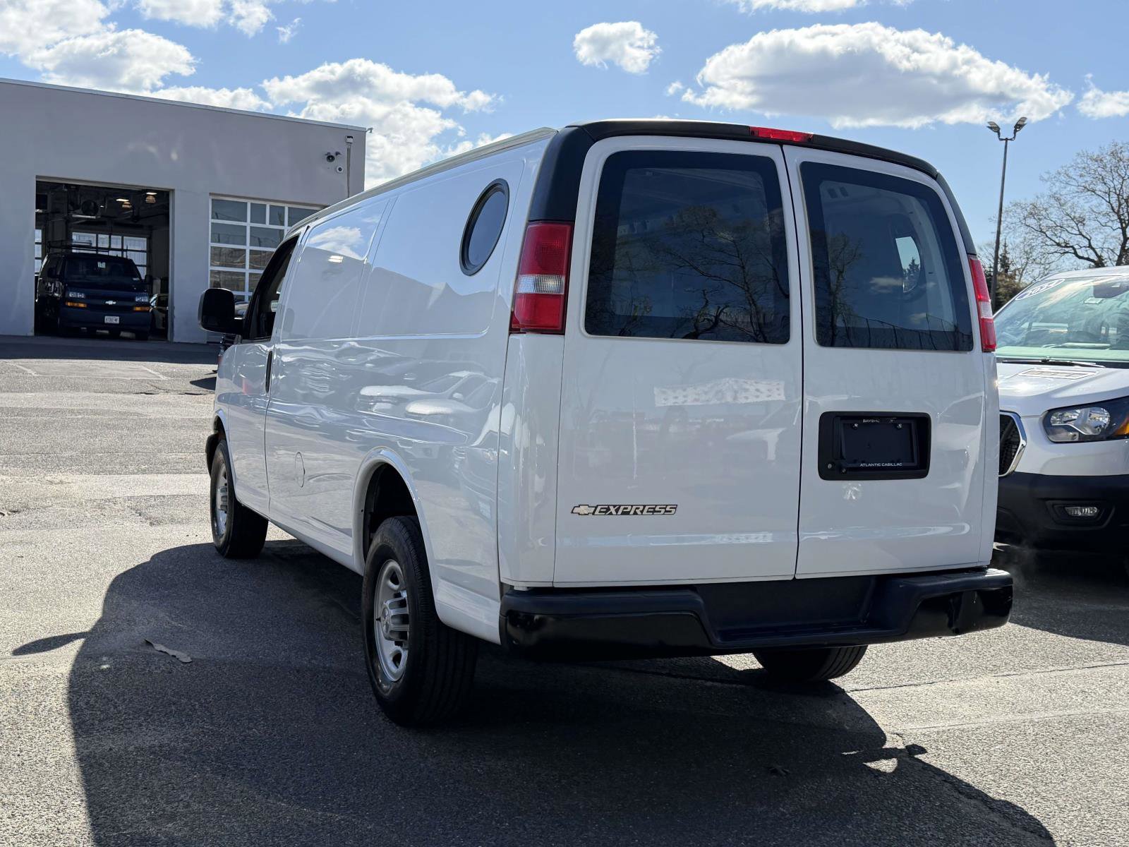 Used 2019 Chevrolet Express 2500 w/ Driver Convenience Package RWD image 4