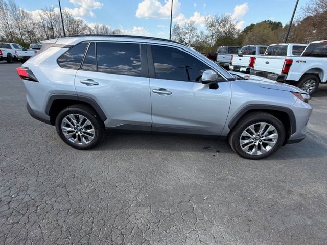 Used 2023 Toyota RAV4 XLE Premium image 15
