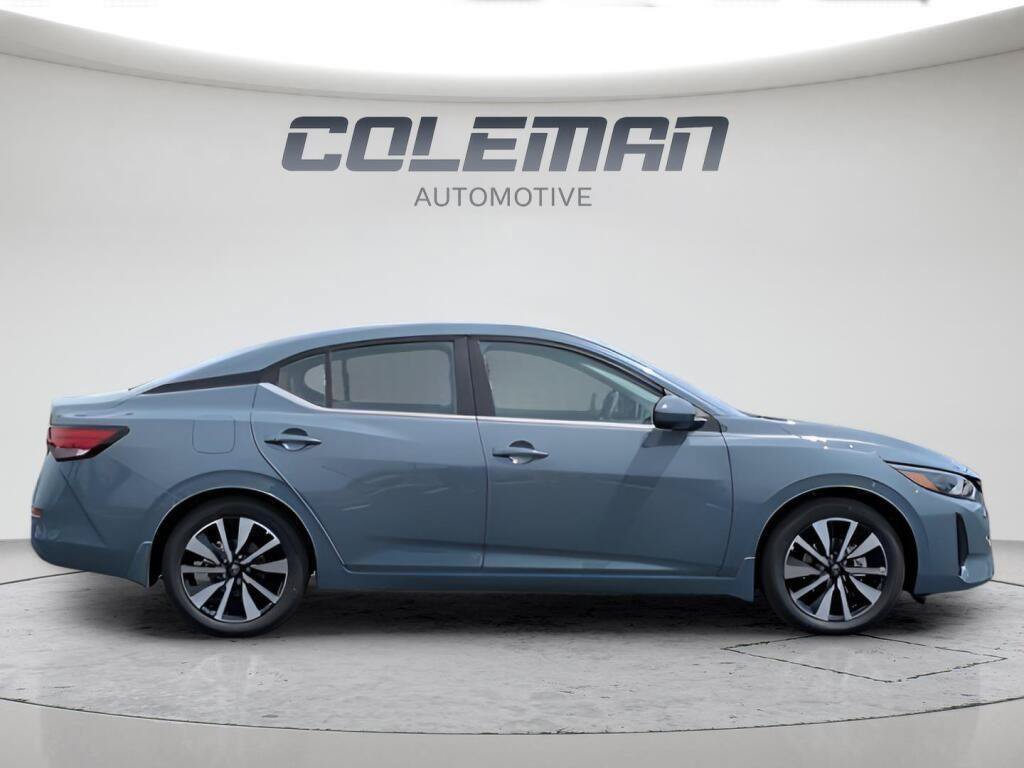Used 2025 Nissan Sentra SV w/ SV Premium Package FWD image 2