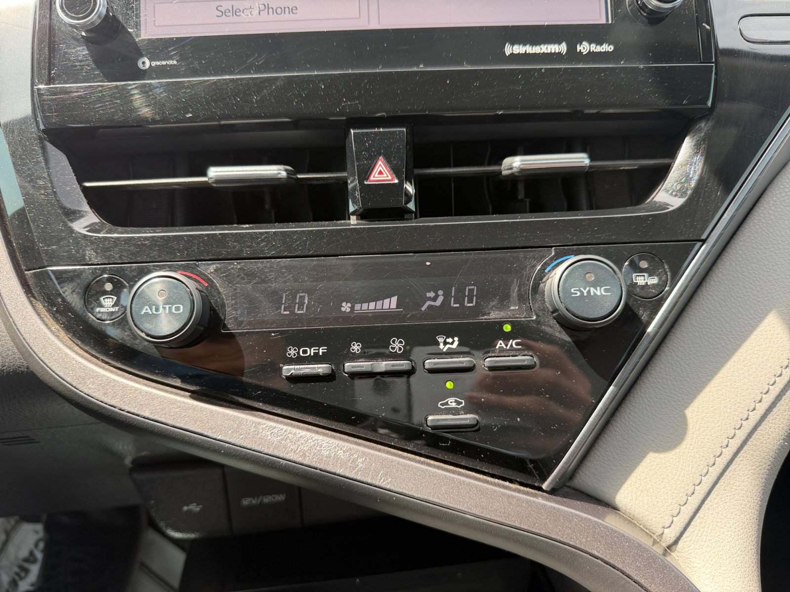 Used 2021 Toyota Camry SE w/ Audio Upgrade Package image 11