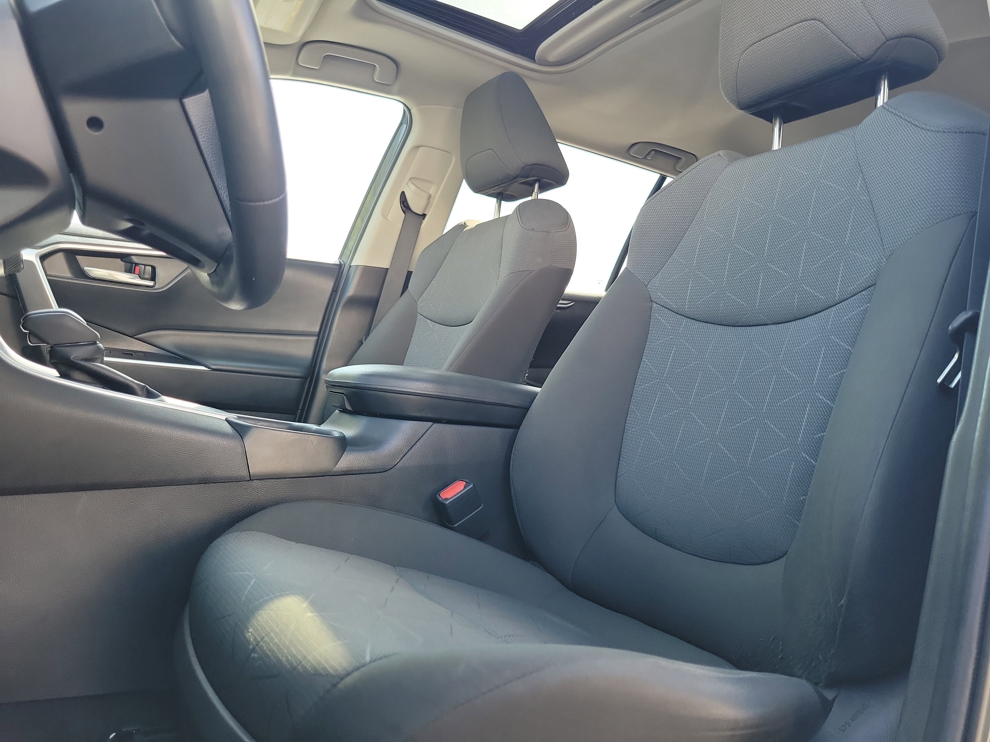 Used 2022 Toyota RAV4 XLE image 18