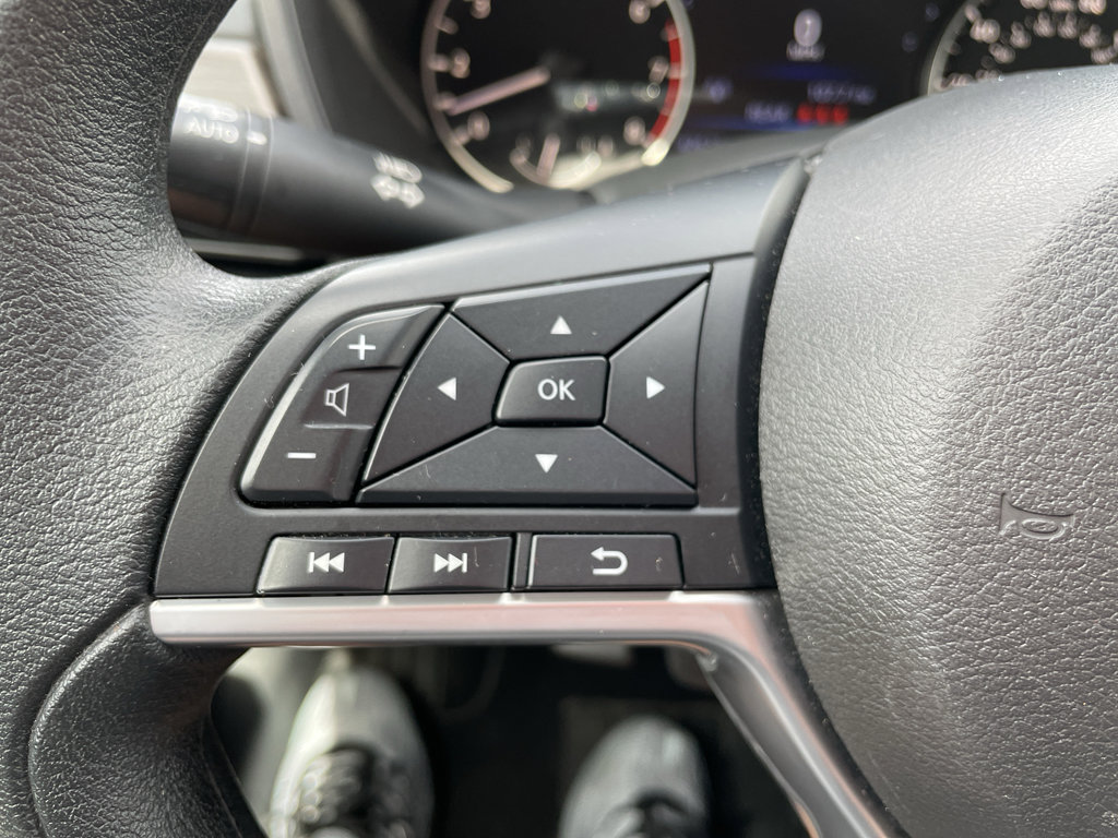 Used 2025 Nissan Altima 2.5 SV FWD image 13