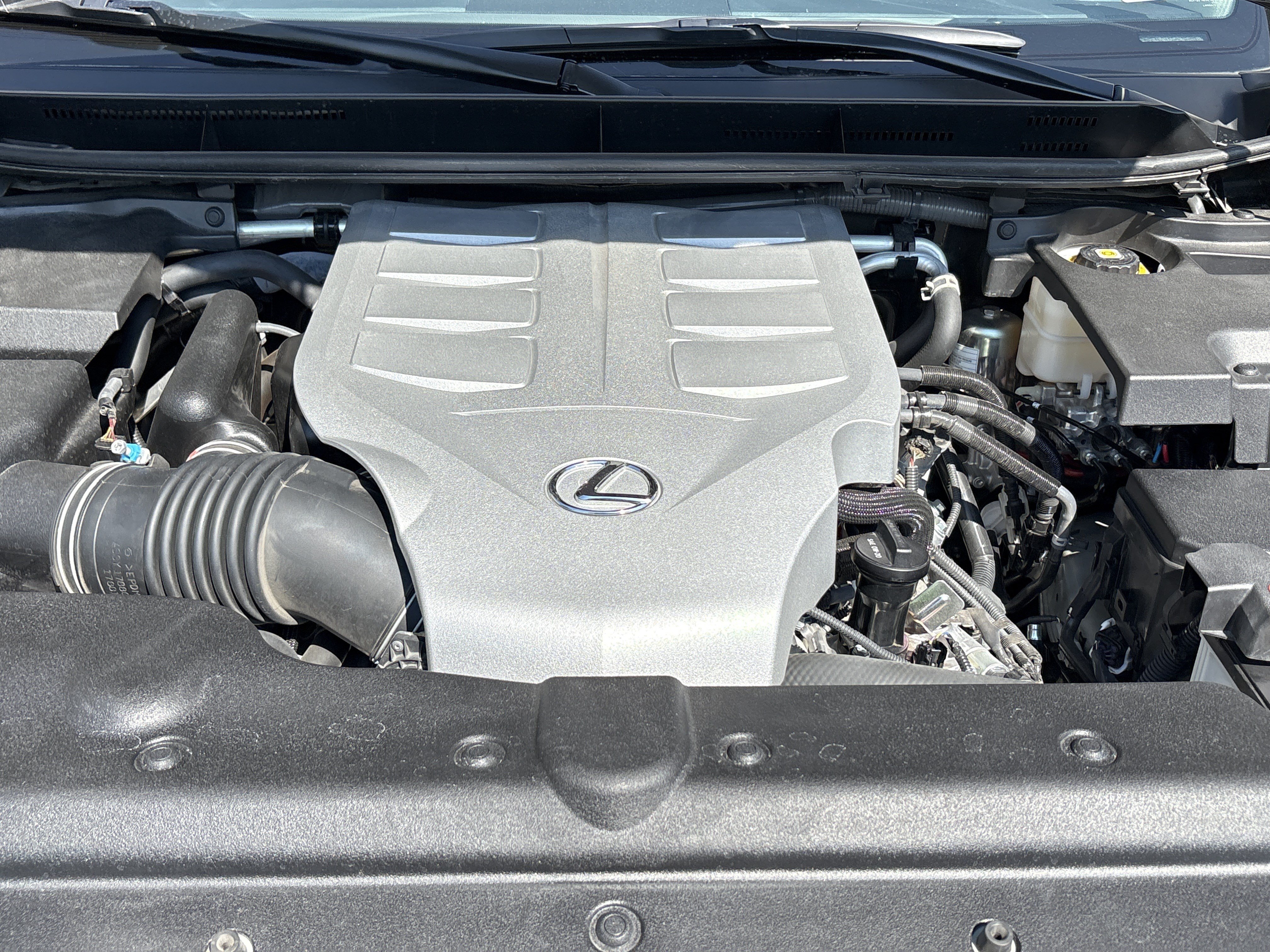 Used 2023 Lexus GX 460 Premium w/ Accessory Package AWD/4WD image 34
