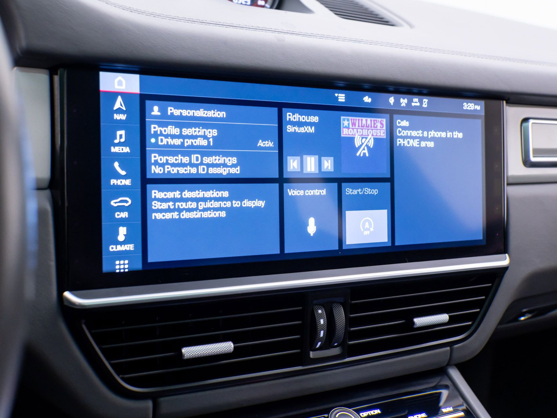 Used 2020 Porsche Cayenne Turbo image 23